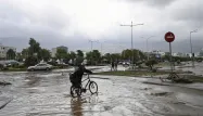 De violentes inondations touchent la Grèce.