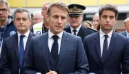 Emmanuel Macron avec les ministres de l'Intérieur et de l'Éducation nationale