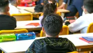 Une expérimentation de l'uniforme à l'école doit être lancée à la rentrée prochaine.
