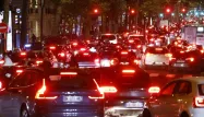 Un embouteillage sur le boulevard Saint-Germain à Paris.