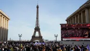 IVG dans la Constitution : sur la place du Trocadéro, des centaines de femmes célèbrent le vote des parlementaires