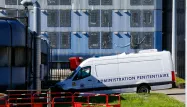 Fourgon pénitentiaire attaqué : pourquoi les transferts de prisonniers sont des opérations à haut risque