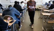 Bac 2024 : pour préparer le Grand oral, des lycéens prennent des cours d'éloquence avec une comédienne