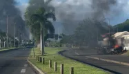 Émeutes en Nouvelle-Calédonie: un mort et deux blessés dans un échange de tirs, le bilan monte à six morts