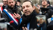 Dans le cortège, Sébastien Chenu et les siens marchaient donc aux côtés de députés Nupes.