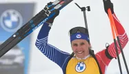 La Française Julia Simon est devenue ce dimanche championne du monde de poursuite en biathlon.