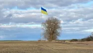 Un drapeau pour délimiter le territoire entre la Biélorussie et l'Ukraine.