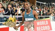 L'Éthiopien Lamecha Girma a battu de plus d'une seconde le record du monde du 3000 m en salle en l'emportant en 7 min 23 sec 81 lors du meeting de Liévin