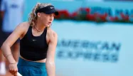 La jeune Russe de 15 ans Mirra Andreeva a battu la Canadienne Leylah Fernandez 6-3, 6-4 mercredi au tournoi de Madrid