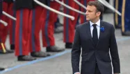 Emmanuel Macron a commémoré lundi le 8 mai 1945, sur des Champs-Elysées quasi vides.