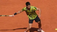 Carlos Alcaraz, tenant du trophée, s'est hissé mercredi aux dépens du Russe Karen Khachanov (12e) en demi-finales du Masters 1000 de Madrid