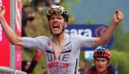 La 16e étape du Tour d'Italie a été remportée mardi au sommet du Monte Bondone par Joao Almeida devant Geraint Thomas