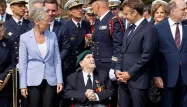 Normandie : Emmanuel Macron rend hommage aux 177 Français qui participèrent au Débarquement