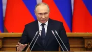 Vladimir Poutine menace l'Occident de réduire la production de pétrole russe, après l'annonce du plafonnement du prix de ce dernier