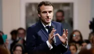 Emmanuel Macron insiste : "Nous devons faire cette réforme" des retraites.