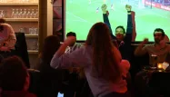 A Paris, les supporters de l'équipe de France étaient mobilisés pour supporter les joueurs lors de leur premier match à la Coupe du Monde 2022.