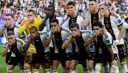 Les Allemands se sont bâillonnés en signe de protestation ce mercredi juste avant leur entrée en lice au Mondial 2022 face au Japon.