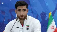 Les onze joueurs iraniens se sont abstenus de chanter leur hymne national avant le coup d'envoi de leur premier match de la coupe du monde de football au Qatar.
