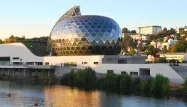 La nouvelle version de "Starmania" est jouée ce mardi soir à la Seine Musicale de Boulogne-Billancourt.