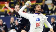 Exceptionnelles en défense, les Bleues ont fait craquer physiquement l'Allemagne dans les dix dernières minutes (29-21)