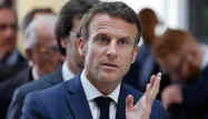 Emmanuel Macron a tenu lundi soir une réunion d'urgence après une série de frappes russes sur l'Ukraine.