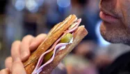 Peu coûteux, le sandwich est l'alternative de nombreux Français.