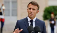 Emmanuel Macron souhaite lancer une "consultation nationale très large" pour favoriser le débat avec les Français.
