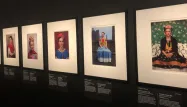 Une exposition inédite consacrée à l’icône mexicaine Frida Kahlo ouvre ce jeudi au Palais Galliera à Paris.
