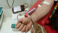 Les autorités sanitaires recommandent d'éviter au maximum les transfusions sanguines.