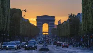 Un immeuble situé sur l'avenue des Champs-Élysées a été vendu pour un montant "record" selon un gestionnaire d'actifs.