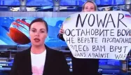 La journaliste russe Marina Ovsiannikova, devenue célèbre après avoir interrompu le journal d'une chaîne d'Etat russe avec une affiche contre l'offensive en Ukraine, a été arrêtée mercredi
