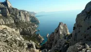 L'augmentation du nombre de bateau représente un nouveau danger pour les calanques de Marseille.