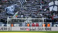 Les supporters de Bordeaux, dépités après la rétrogradation des Girondins en National 1.