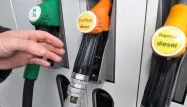 Les prix à la pompe sont repassés au-dessus des deux euros le litre (Illustration).