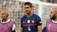 Raphaël Varane a dû quitter précipitamment ses partenaires vendredi face au Danemark à cause d'une blessure à la cuisse.