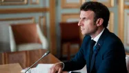 Emmanuel Macron cherche à rester le maître des horloges.