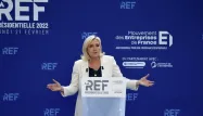 Lors d'un point presse au salon de l'Agriculture, Marine Le Pen a réclamé des "mesures d'urgence" pour les agriculteurs qui font face aux conséquences économiques du conflit ukrainien.