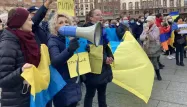 Environ 150 Ukrainiens et autres personnes venues en soutien à Kiev se sont rassemblées cet après-midi au centre de Strasbourg, place Kléber