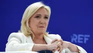 Marine Le Pen suspend sa campagne.