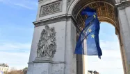 Arc de triomphe drapeau européen