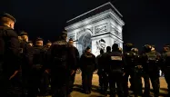policiers arc triomphe paris