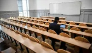 Les travaux dirigés pourront reprendre pour les étudiants de première année, en demi-groupe, le 25 janvier.