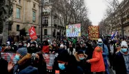 Des centaines de personnes ont manifesté à Paris en hommage à Cédric Chouviat.