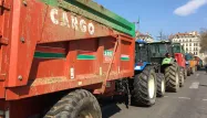 200 tracteurs étaient réunis en milieu de journée ce jeudi place Bellecour, à Lyon