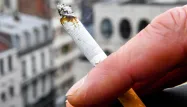 Les associations réclament une hausse du prix du paquet de cigarettes.
