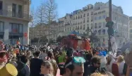 Environ 6.500 personnes célébraient dimanche le carnaval dans le centre de Marseille, un rassemblement non autorisé et "pas responsable".