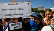 Pancarte brandie lors de la manifestation parisienne pour demander "justice" pour Sarah Halimi.