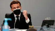 Emmanuel Macron a demandé aux Français de "tenir" encore quelques semaines avant d'assouplir les mesures contre le coronavirus.
