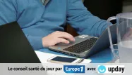 Le télétravail peut entraîner des douleurs musculaire au dos.