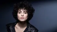 À 28 ans, Barbara Pravi représente la France à l'Eurovision.